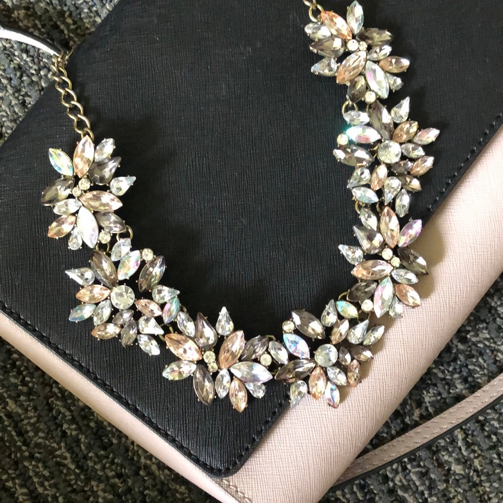 💕 Bold statement necklace